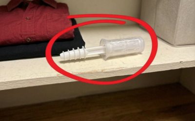 Ich öffnete heute Abend den Kleiderschrank meiner Frau und fand das darin. Ich habe…